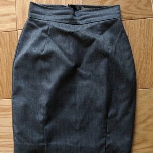 Gray patterned pencil skirt